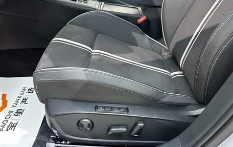 Volkswagen Golf VIII, 2023 год, 1 900 000 рублей, 16 фотография