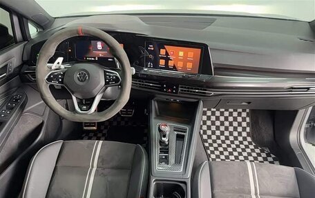 Volkswagen Golf VIII, 2023 год, 1 980 000 рублей, 12 фотография
