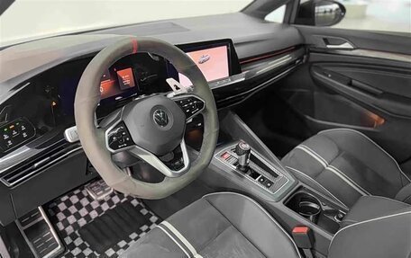 Volkswagen Golf VIII, 2023 год, 1 980 000 рублей, 13 фотография