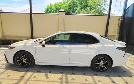 Toyota Camry, 2022 год, 1 850 000 рублей, 3 фотография