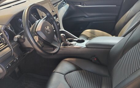 Toyota Camry, 2022 год, 1 850 000 рублей, 6 фотография