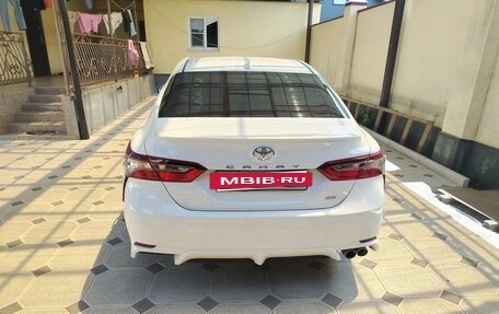 Toyota Camry, 2022 год, 1 850 000 рублей, 2 фотография