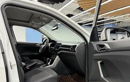 Volkswagen T-Cross I, 2022 год, 1 740 000 рублей, 13 фотография