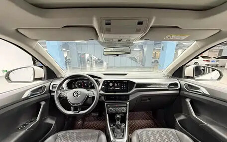 Volkswagen T-Cross I, 2022 год, 1 740 000 рублей, 14 фотография