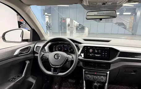 Volkswagen T-Cross I, 2022 год, 1 740 000 рублей, 15 фотография