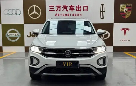 Volkswagen T-Roc I, 2023 год, 1 940 000 рублей, 2 фотография