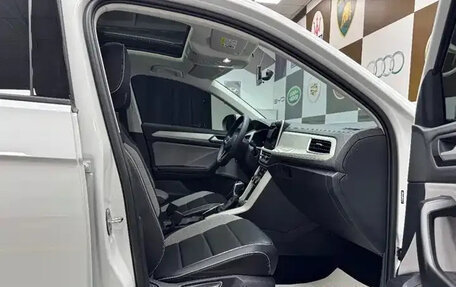 Volkswagen T-Roc I, 2023 год, 1 940 000 рублей, 8 фотография