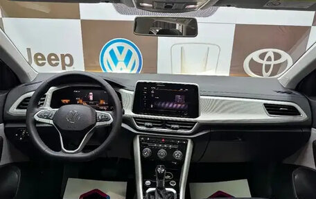 Volkswagen T-Roc I, 2023 год, 1 940 000 рублей, 9 фотография