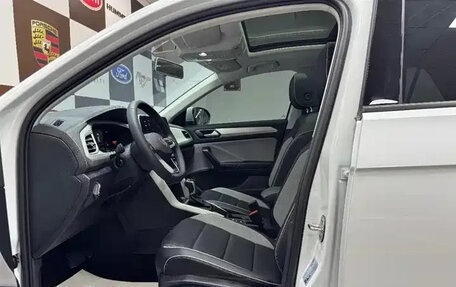 Volkswagen T-Roc I, 2023 год, 1 940 000 рублей, 7 фотография