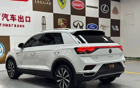 Volkswagen T-Roc I, 2023 год, 1 940 000 рублей, 4 фотография