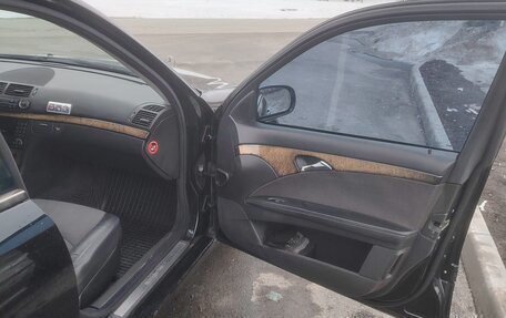 Mercedes-Benz E-Класс, 2004 год, 920 000 рублей, 9 фотография