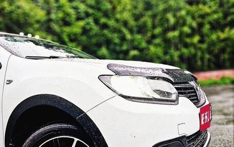 Renault Logan II, 2018 год, 550 000 рублей, 4 фотография