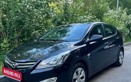 Hyundai Solaris II рестайлинг, 2015 год, 1 050 000 рублей, 9 фотография