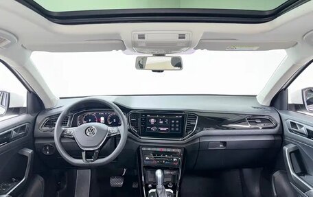 Volkswagen T-Roc I, 2023 год, 1 300 000 рублей, 5 фотография