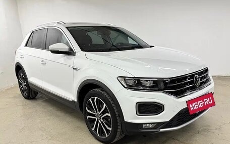 Volkswagen T-Roc I, 2023 год, 1 300 000 рублей, 4 фотография