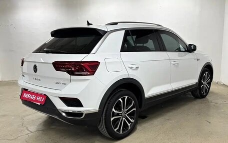 Volkswagen T-Roc I, 2023 год, 1 300 000 рублей, 3 фотография