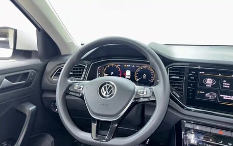 Volkswagen T-Roc I, 2023 год, 1 300 000 рублей, 6 фотография