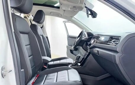 Volkswagen T-Roc I, 2023 год, 1 300 000 рублей, 7 фотография