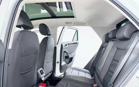 Volkswagen T-Roc I, 2023 год, 1 300 000 рублей, 10 фотография