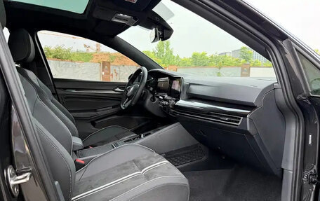 Volkswagen Golf VIII, 2022 год, 1 330 000 рублей, 12 фотография