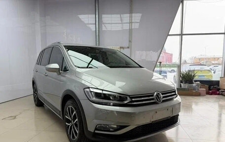Volkswagen Touran III, 2021 год, 1 490 000 рублей, 3 фотография