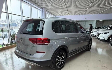 Volkswagen Touran III, 2021 год, 1 490 000 рублей, 6 фотография