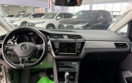 Volkswagen Touran III, 2021 год, 1 490 000 рублей, 8 фотография