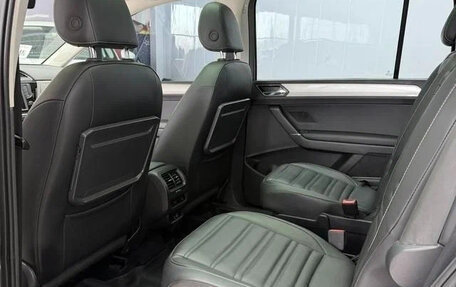 Volkswagen Touran III, 2021 год, 1 490 000 рублей, 9 фотография