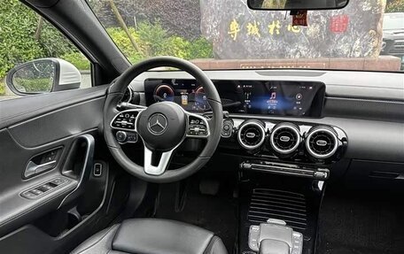 Mercedes-Benz A-Класс, 2022 год, 1 680 000 рублей, 10 фотография