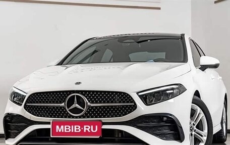 Mercedes-Benz A-Класс, 2024 год, 2 420 000 рублей, 2 фотография