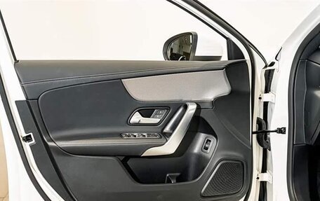 Mercedes-Benz A-Класс, 2024 год, 2 420 000 рублей, 15 фотография