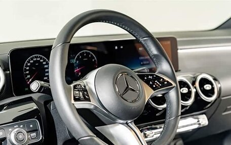Mercedes-Benz A-Класс, 2024 год, 2 420 000 рублей, 10 фотография