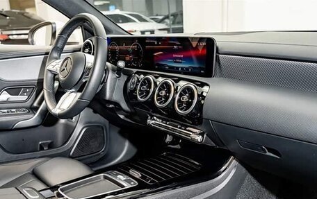 Mercedes-Benz A-Класс, 2024 год, 2 420 000 рублей, 22 фотография