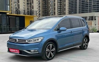 Volkswagen Touran III, 2021 год, 1 850 000 рублей, 1 фотография