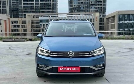Volkswagen Touran III, 2021 год, 1 850 000 рублей, 2 фотография