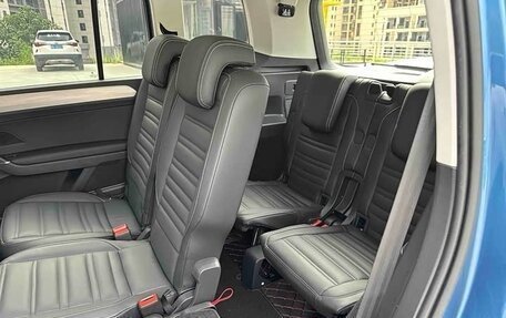 Volkswagen Touran III, 2021 год, 1 850 000 рублей, 9 фотография