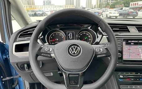 Volkswagen Touran III, 2021 год, 1 850 000 рублей, 12 фотография