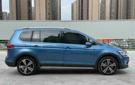Volkswagen Touran III, 2021 год, 1 850 000 рублей, 7 фотография