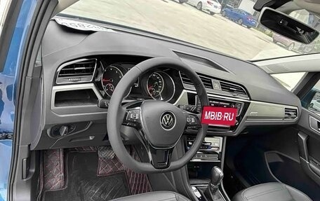 Volkswagen Touran III, 2021 год, 1 850 000 рублей, 10 фотография