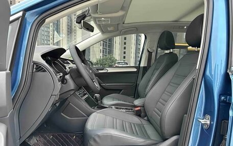 Volkswagen Touran III, 2021 год, 1 850 000 рублей, 8 фотография