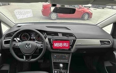 Volkswagen Touran III, 2021 год, 1 850 000 рублей, 11 фотография