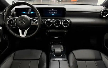 Mercedes-Benz A-Класс, 2022 год, 1 930 800 рублей, 10 фотография