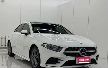 Mercedes-Benz A-Класс, 2022 год, 1 930 800 рублей, 3 фотография