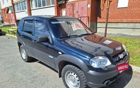 Chevrolet Niva I рестайлинг, 2011 год, 550 000 рублей, 2 фотография
