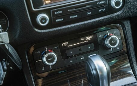 Volkswagen Touareg III, 2015 год, 2 910 000 рублей, 21 фотография