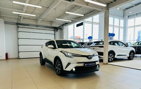 Toyota C-HR I рестайлинг, 2018 год, 1 649 999 рублей, 8 фотография