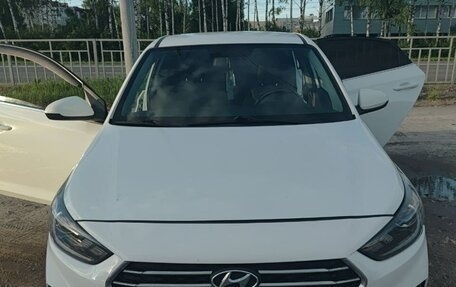 Hyundai Solaris II рестайлинг, 2018 год, 900 000 рублей, 1 фотография
