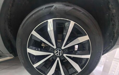 Volkswagen T-Roc I, 2022 год, 1 230 000 рублей, 17 фотография