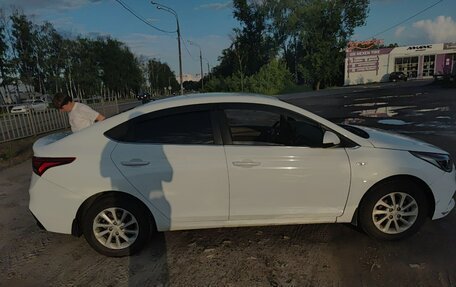 Hyundai Solaris II рестайлинг, 2018 год, 900 000 рублей, 3 фотография