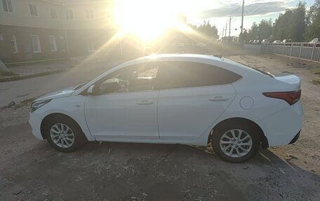 Hyundai Solaris II рестайлинг, 2018 год, 900 000 рублей, 4 фотография